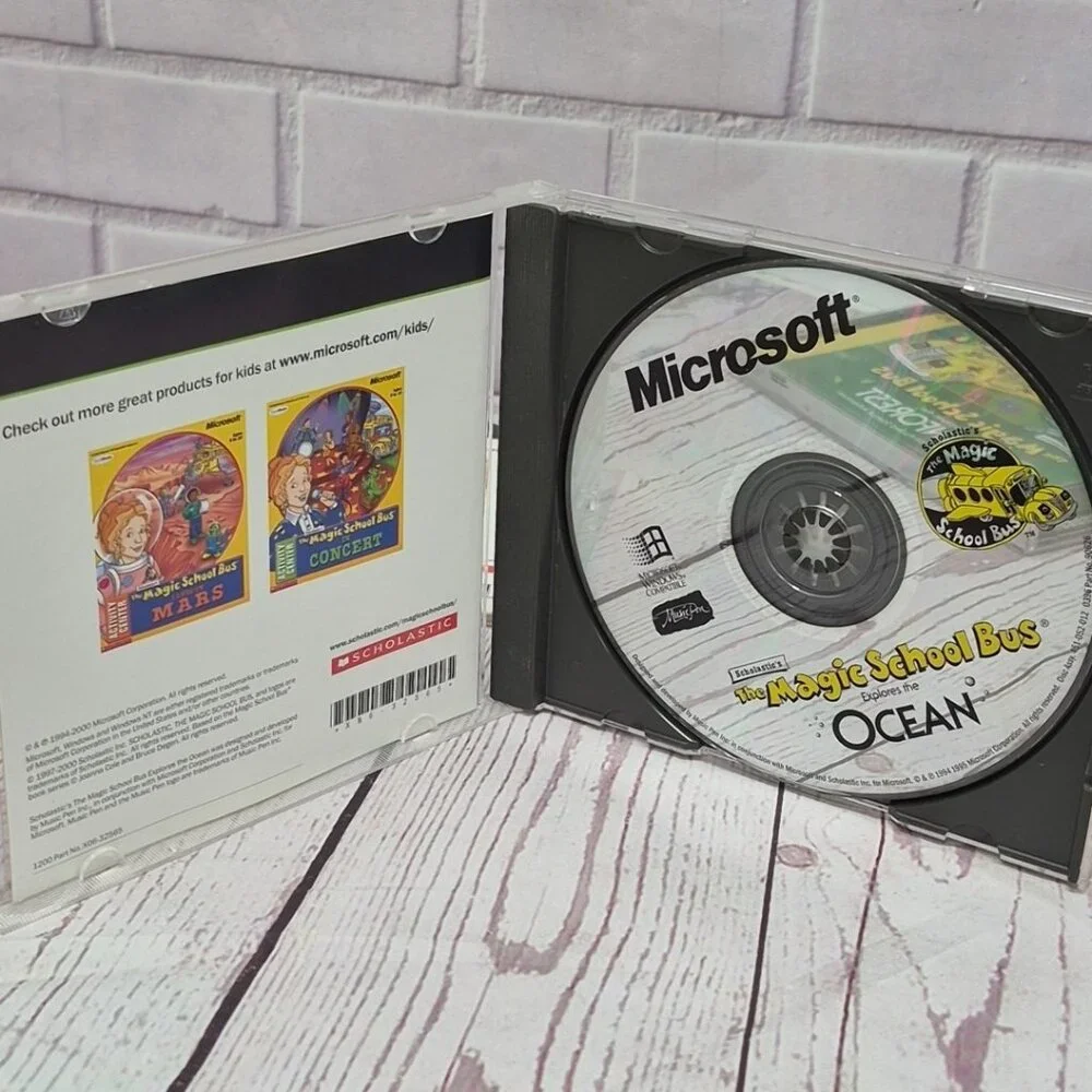 Y2K Magic School Bus Microsoft Lot Of 3 CD ROM's Ocean Rainforest Dinosaurs